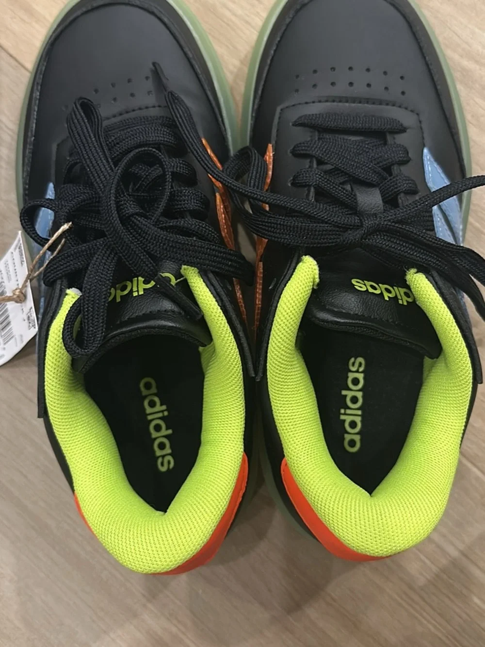 Adidas Big Kids CourtBlock J Tennis Shoes size 4